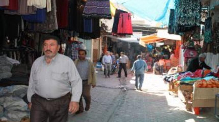 &Ccedil;arşı Pazarda Bayram Hareketliliği Başladı