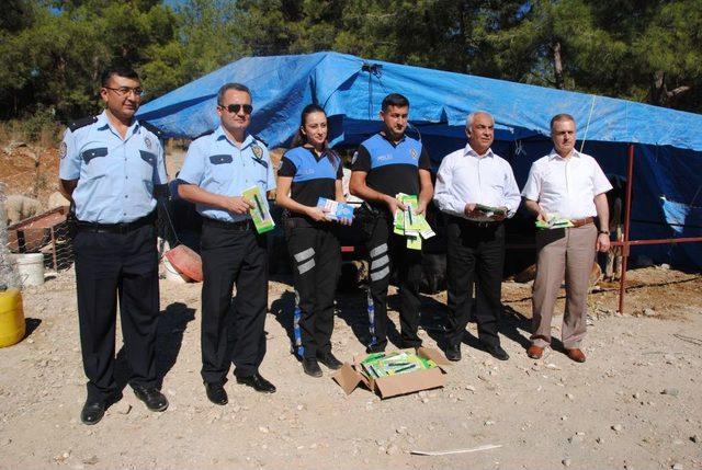 Polis, Hayvan Satıcılarına Bin Adet Sahte Para Tanıma Kalemi Dağıttı