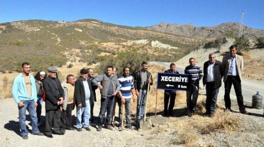 Tunceli'de İlk K&uuml;rt&ccedil;e K&ouml;y Tabelası Dikildi