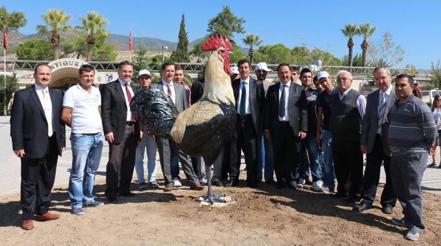 Pamukkale&rsquo;ye Denizli Horozu Heykeli