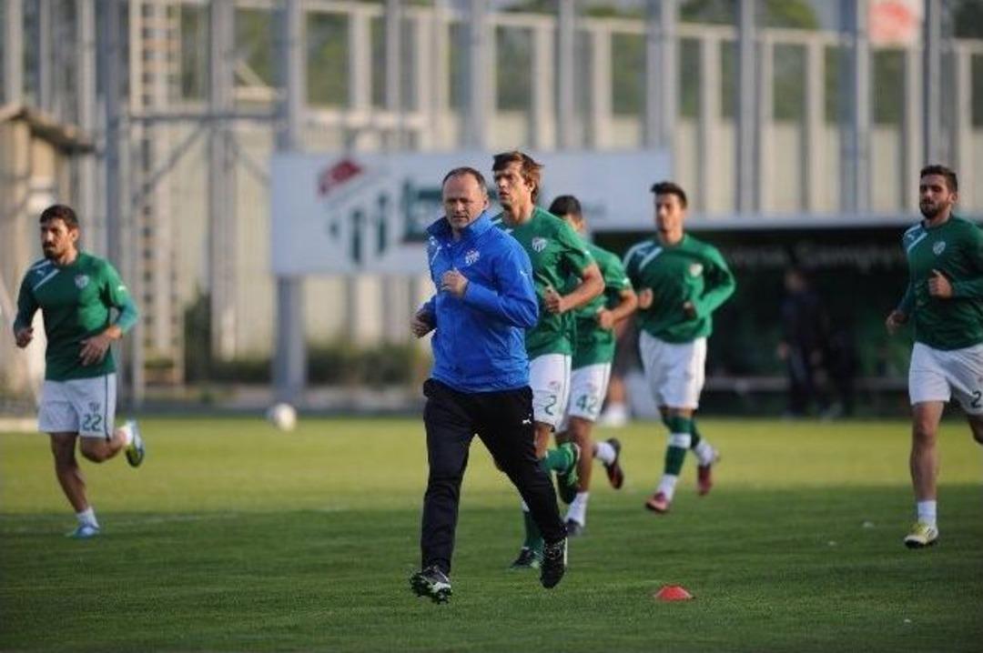 Bursaspor, Kayserispor Ma&ccedil;ı Hazırlıklarını S&uuml;rd&uuml;r&uuml;yor