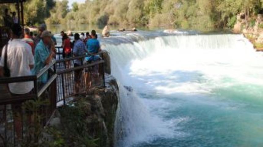 'Bayram Tebrikleşmenizi Manavgat Şelalesi S&uuml;slesin'