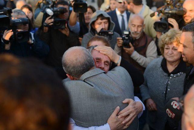 Balyoz Davası nda Tahliye Olan Sanıklar Cezaevinden &Ccedil;ıkmaya Başladı 1