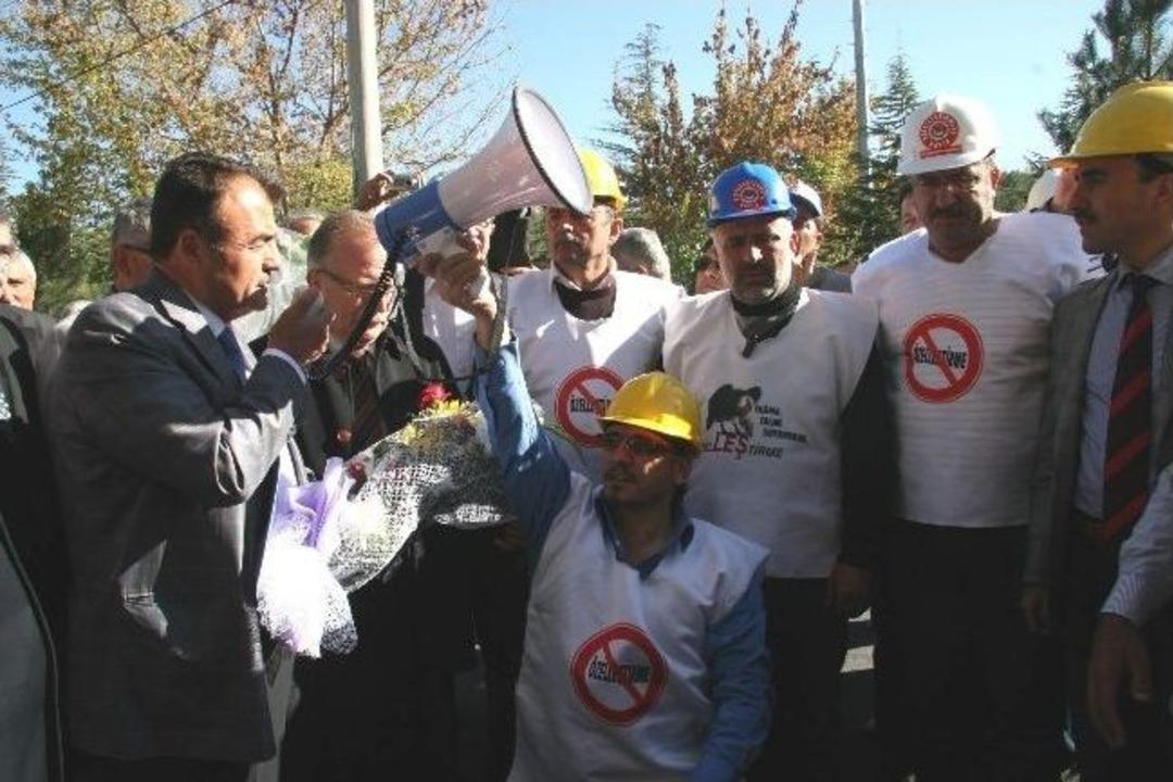 Y&uuml;r&uuml;y&uuml;şte Sendika Başkanları Arasında Gerginlik