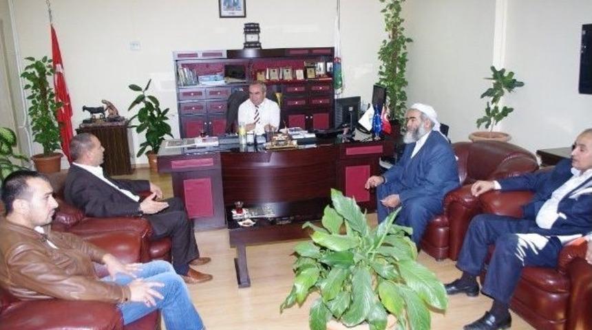 Buhara K&uuml;lt&uuml;r Ve Eğitim Derneğinden Başkanvekili Burun&rsquo;a Plaket