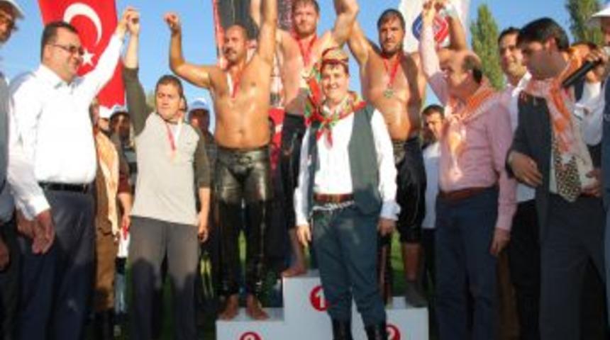 Sındırgı'nın Başpehlivanı İsmail Balaban Oldu