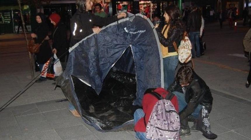 Eskişehir&rsquo;de Van Depremzedeleri İ&ccedil;in Eylem