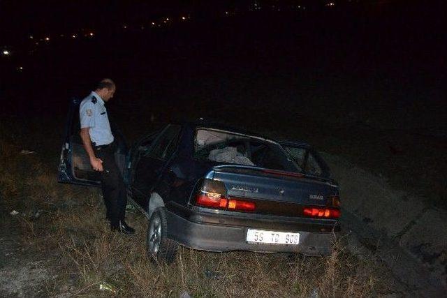 Otomobil, Yola Aniden Fırlayan Ata Çarptı