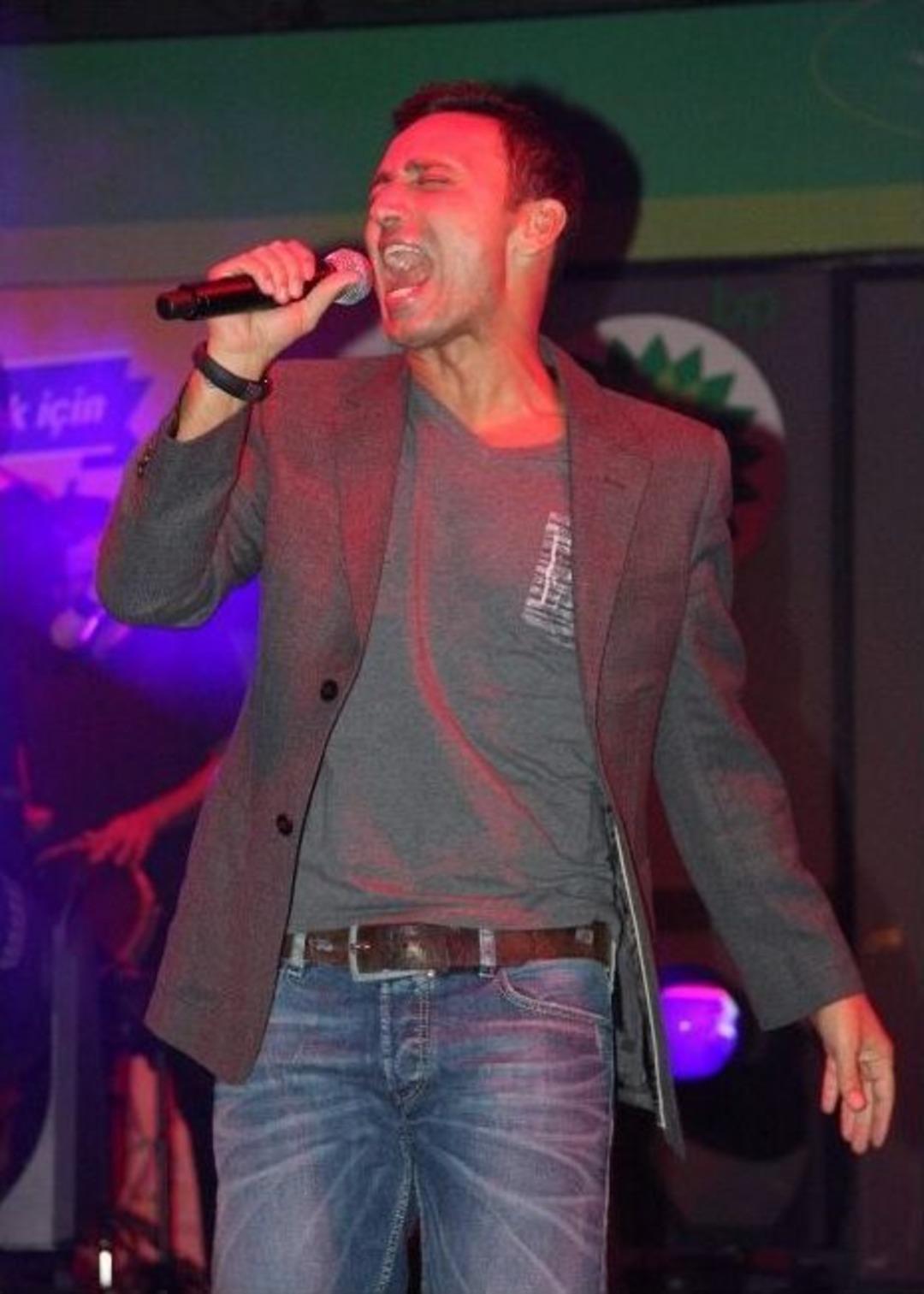 Mustafa Sandal Bursa&rsquo;yı &ldquo;tesiri Altına&rdquo; Aldı