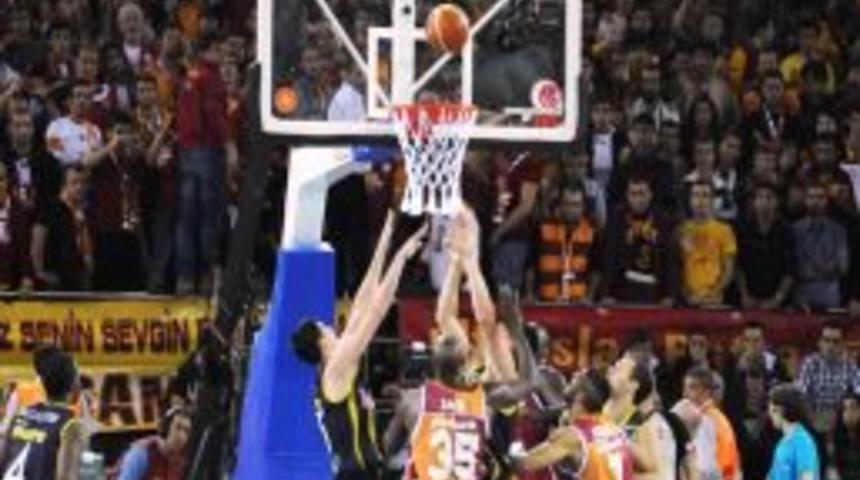 Fenerbah&ccedil;e, Cumhurbaşkanlığı Kupası'nı M&uuml;zesine G&ouml;t&uuml;rd&uuml;