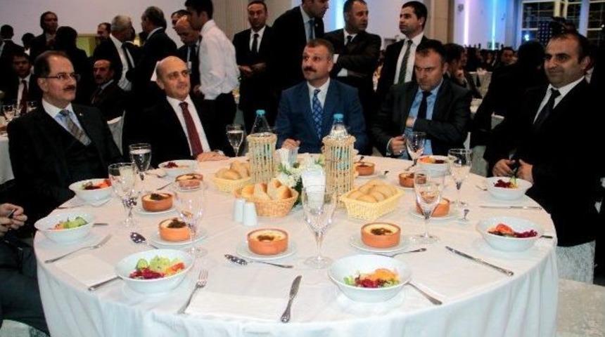 Bakan Bayraktar, Bakanlık &Ccedil;alışanlarıyla Yemekte Bir Araya Geldi