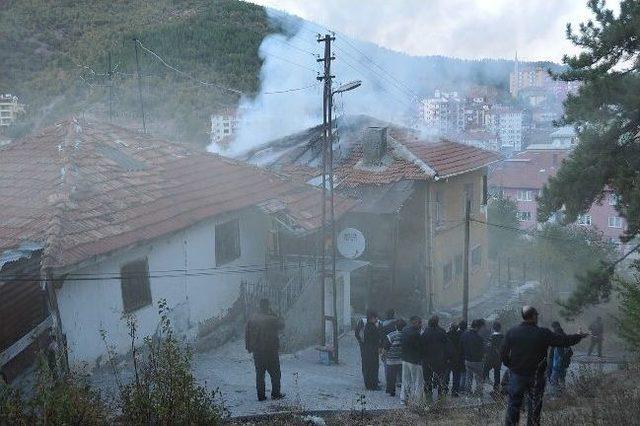 &Ccedil;atıda &Ccedil;ıkan Yangın G&uuml;&ccedil;l&uuml;kle S&ouml;nd&uuml;r&uuml;ld&uuml; 1