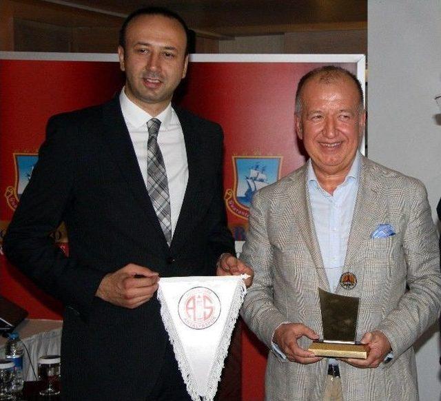 Kırmızı Beyazlı Y&ouml;neticilerden Y&ouml;rsiad&rsquo;a Ziyaret 3