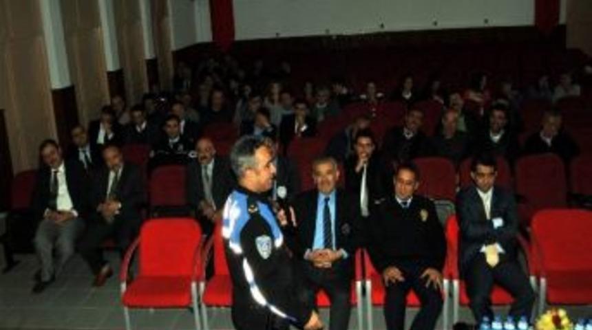 Emniyet Vatandaşları Birebir G&ouml;r&uuml;şerek Bilin&ccedil;lendiriyor