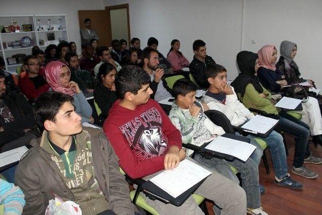 Gençlere “deprem Ve Acil Durum Eğitimi” Semineri Verildi