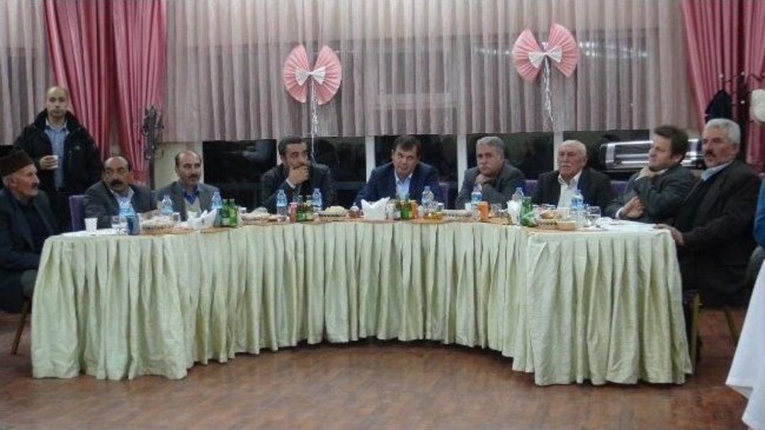 Dayanışma Yemeğine &Ccedil;ekilen Halaylar Damga Vurdu