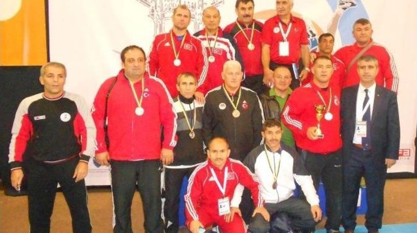 Veteranlarda D&uuml;nya İkinciliği Nazmi Kahveciler'den Geldi