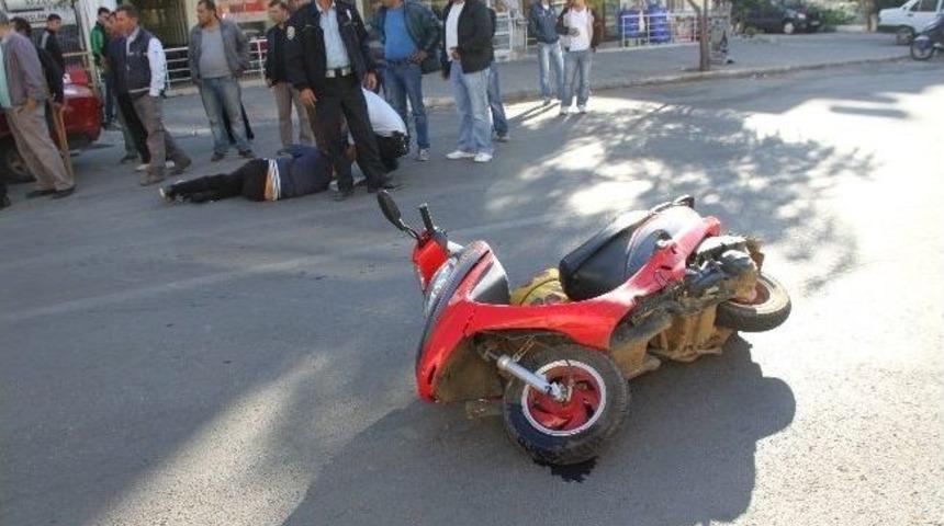 Motosiklet Park Halindeki Araca &Ccedil;arptı: 1 Yaralı