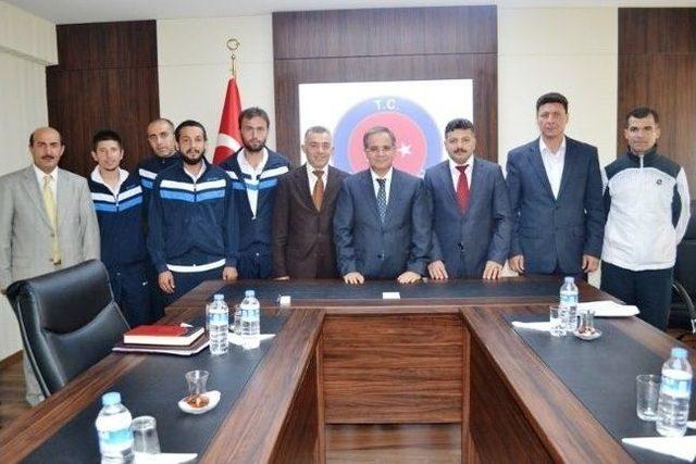 Vali Tapsız&rsquo;dan Kilis Belediyespor&rsquo;a Tam Destek 1