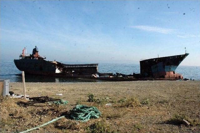 Dev Gemi Kurtarılamayınca Par&ccedil;alandı 2