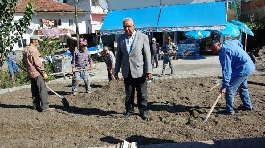 Kayık&ccedil;ılar K&ouml;y&uuml; Halkı İmece Usul&uuml; Parke D&ouml;ş&uuml;yor