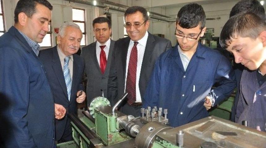 Soma Kaymakamı Okullarda İncelemelerde Bulundu