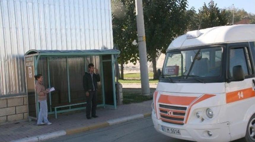 Boz&uuml;y&uuml;k'te Yeni Dolmuş Durakları Hizmette