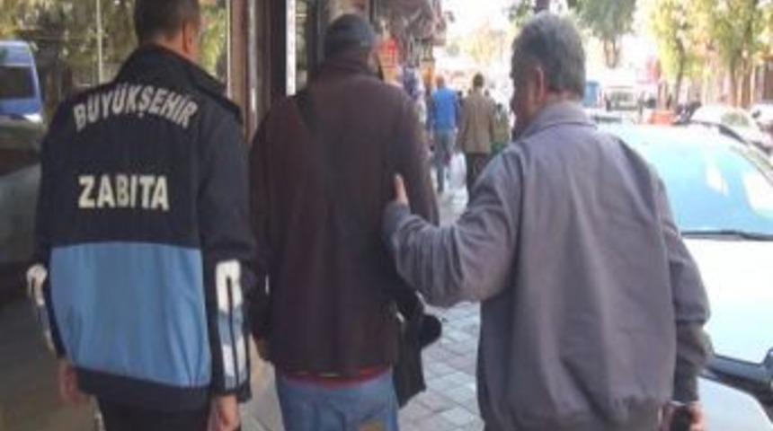 Zabıtayı G&ouml;r&uuml;nce D&uuml;zeldi