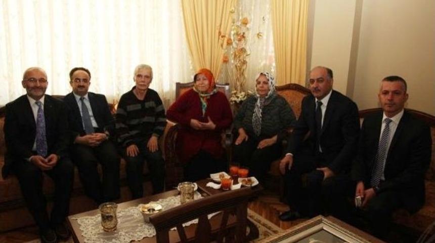 Bayramın İlk Ziyareti Şehit Ve Gazi Ailelerine