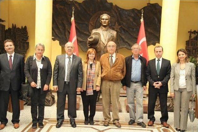 Unesco Heyeti Bursa'daki Tarihi Eserleri İnceliyor