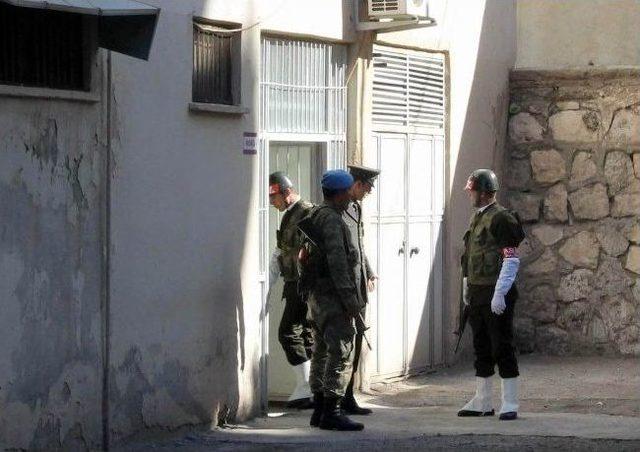 Siirt te Vatani G&ouml;revini Yapan Askerin, Arkadaşı Tarafından Vurulduğu İddia Edildi 3