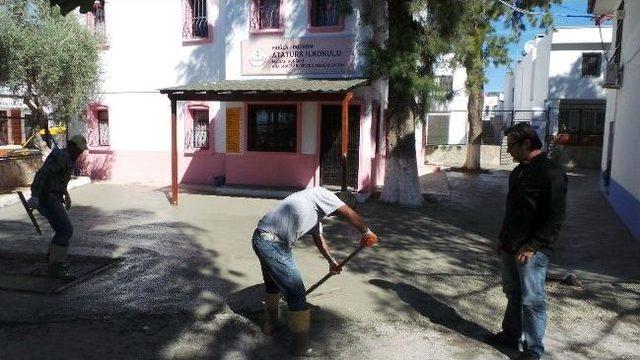 Bah&ccedil;elerin Zemini Betonla Kaplandı 2