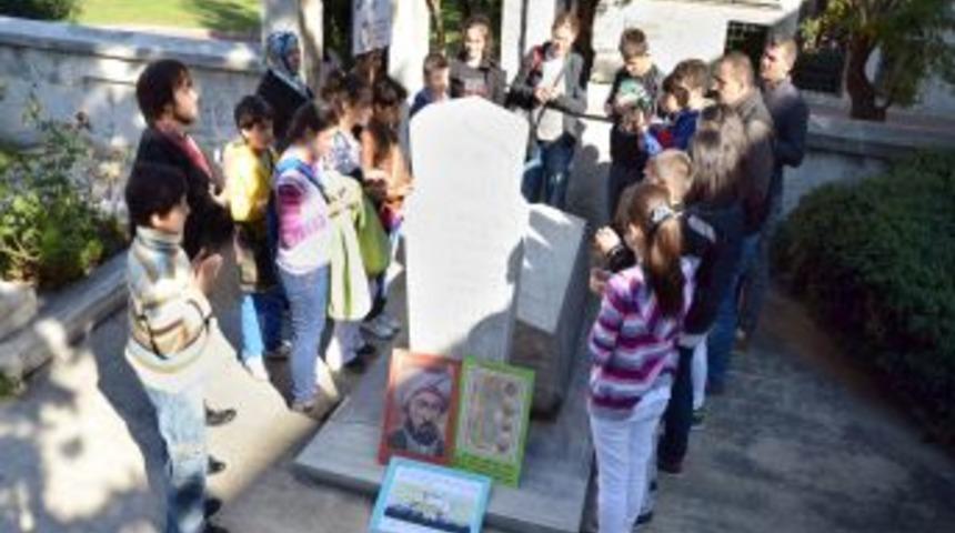 Katip &Ccedil;elebi Kabri Başında Anıldı
