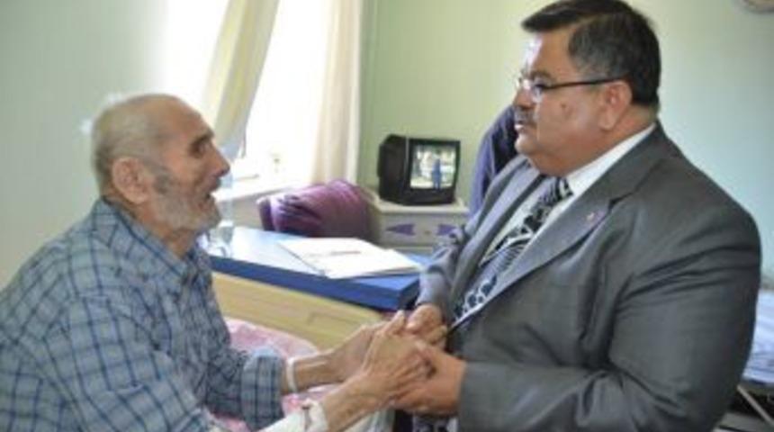 Başkan Selim Yağcı, hastaları ziyaret etti...