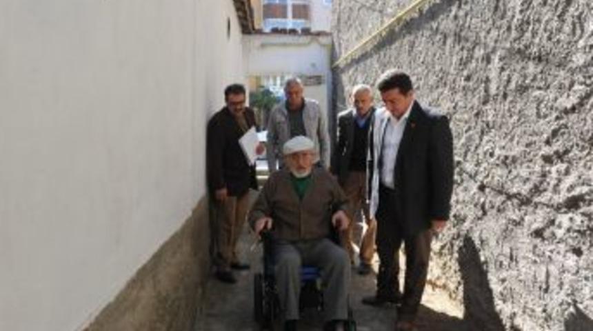 İhtiya&ccedil; sahiplerine tekerlekli sandalye...