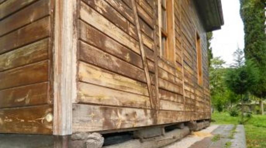 7 Asırlık Ahşap Cami Zamana Meydan Okuyor