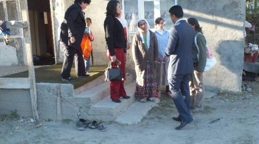 Kaymakam Eşinden Dar Gelirli Aileye Yardım