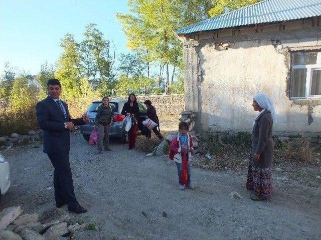 Kaymakam Eşinden Dar Gelirli Aileye Yardım