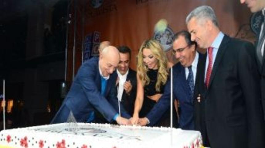 Yusuf Uzun, Hadise İle Pasta Kesti