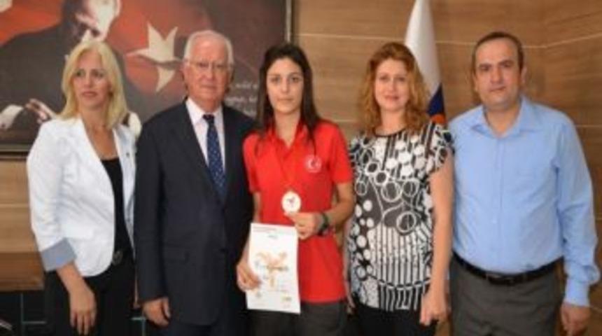 Tekvando Şampiyonundan Başkan Yıldırım’a Ziyaret