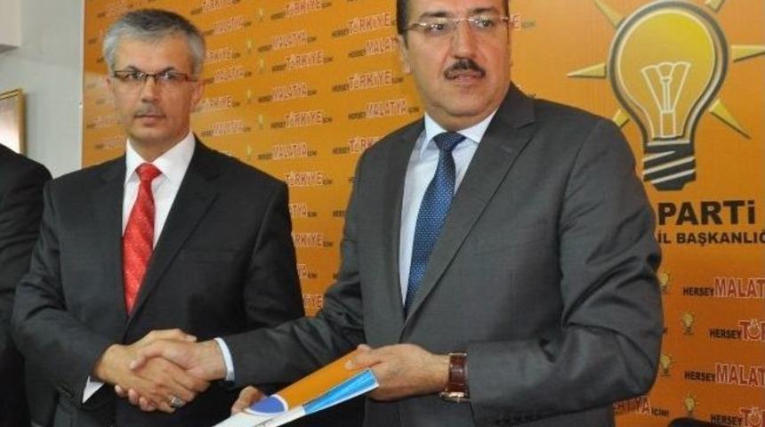 Akademisyen Gezer, Malatya B&uuml;y&uuml;kşehir Belediye Başkanlığı Aday Adaylığını A&ccedil;ıkladı