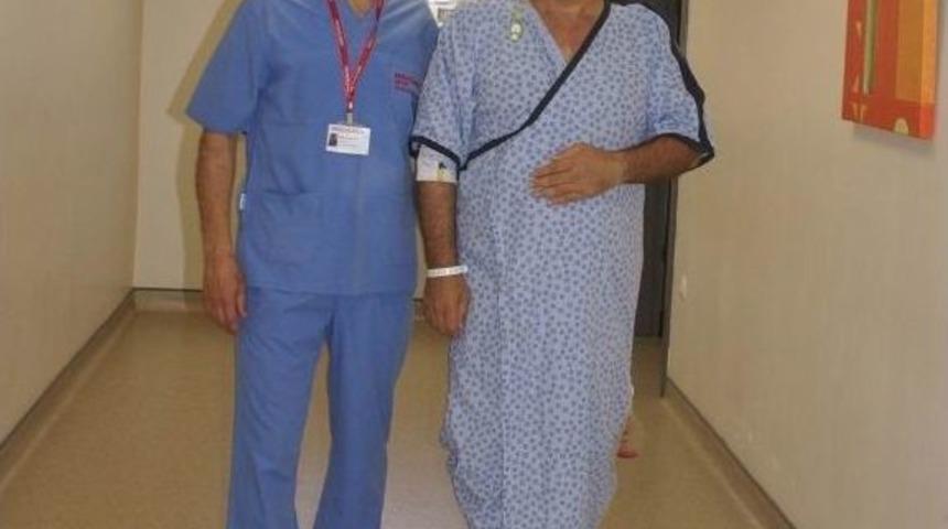 Ayağını Kestirmek İ&ccedil;in Başvurdu, Y&uuml;r&uuml;yerek &Ccedil;ıktı