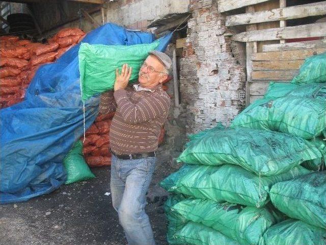 Niksar’da Odun-kömür Satışları Hız Kazandı