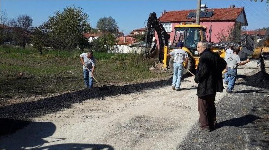 Akyazı Belediyesi Asfalt Yama &Ccedil;alışmalarında Hız Kesmiyor