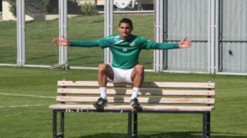 Bursasporlu Basser: Ligi &Uuml;st Sıralarda Bitirmemiz I&ccedil;in &Ccedil;ok &Ccedil;alışmamız Lazım