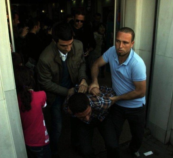 (özel Haber) Beyoğlu’nda Dev-genç Üyelerine Gözaltı G1