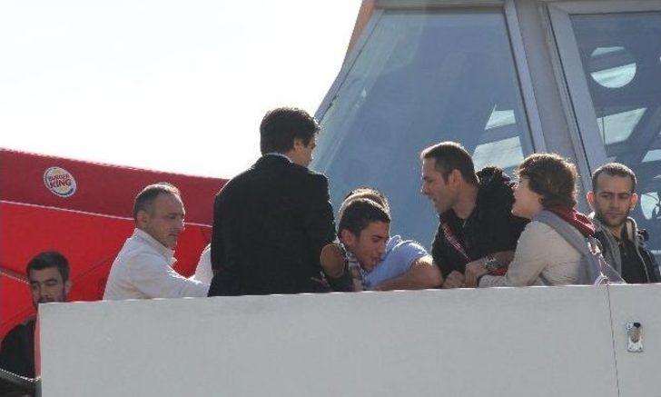 (özel Haber) Beyoğlu’nda Dev-genç Üyelerine Gözaltı G2