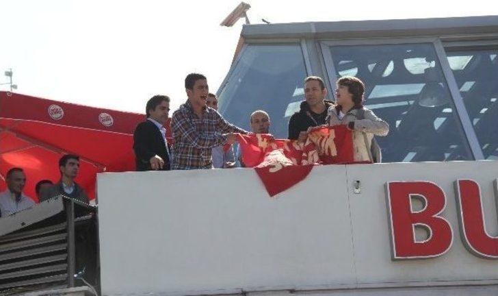 (özel Haber) Beyoğlu’nda Dev-genç Üyelerine Gözaltı G3