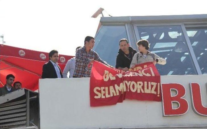 (özel Haber) Beyoğlu’nda Dev-genç Üyelerine Gözaltı G4