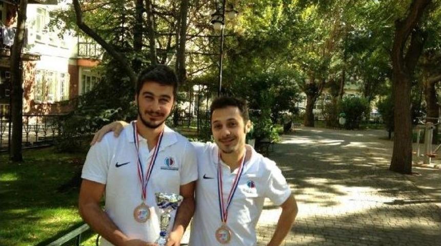 A&uuml;&rsquo;de Bronz Madalya Sevinci